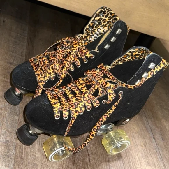 Moxi Panther Black Suede Leopard Print Roller Skates 6 - Picture 4 of 5